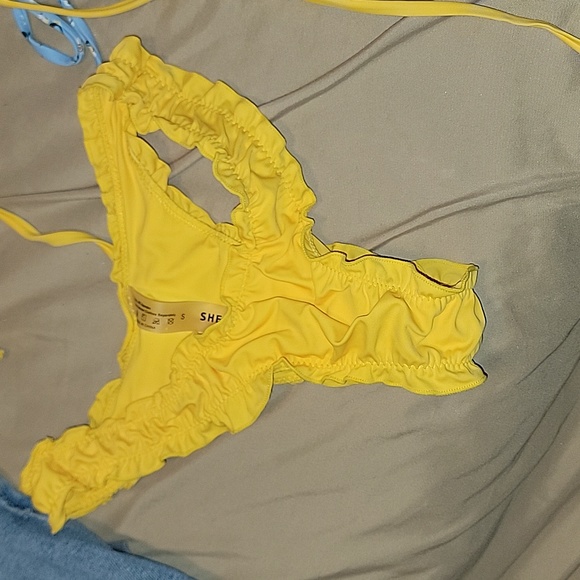 Bikini - Picture 3 of 3